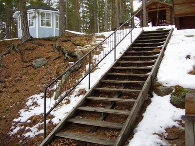 metallinen terassikaide