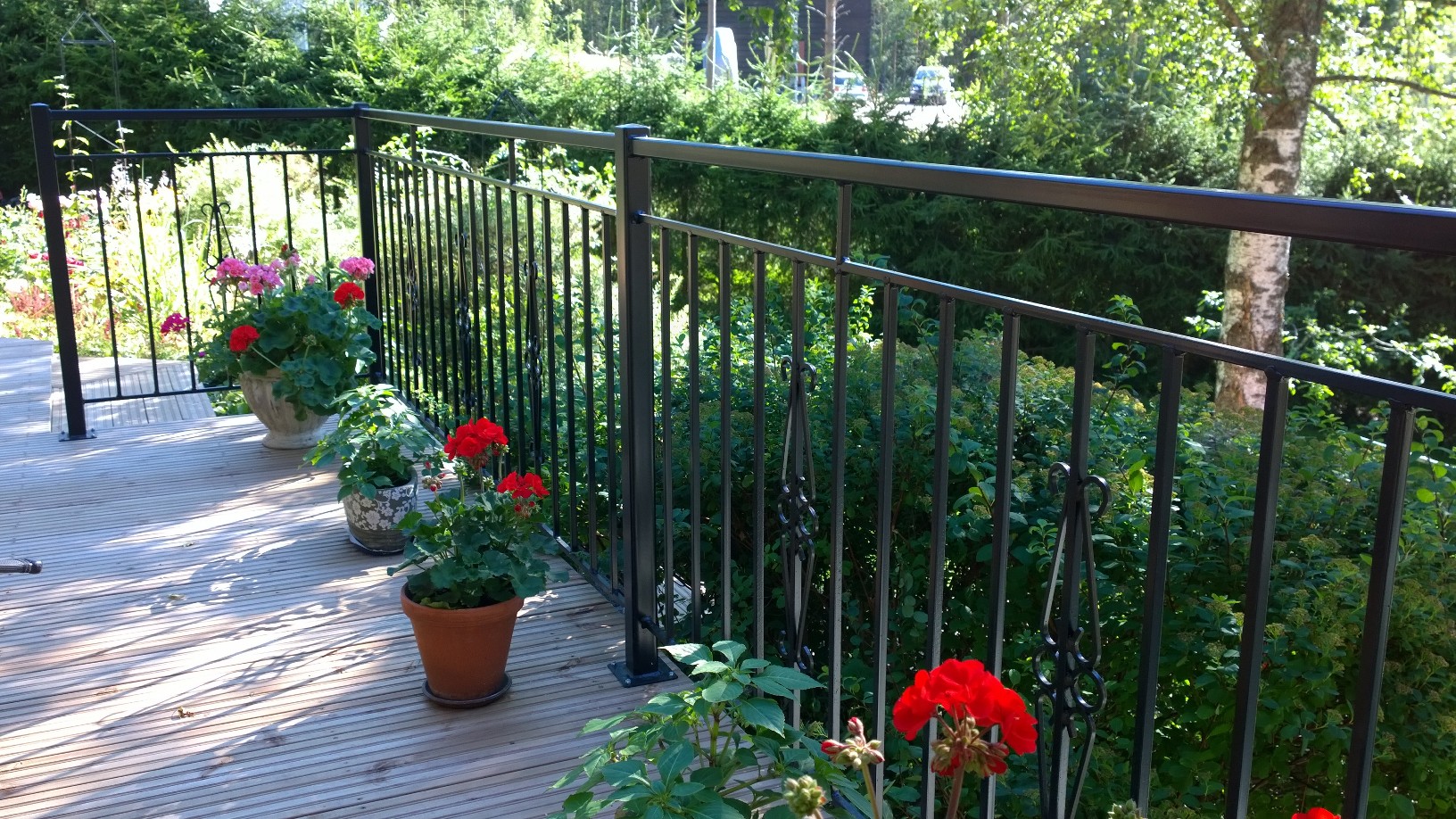 metallinen terassikaide