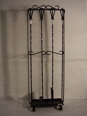 Metallinen takkavälinenaulakko