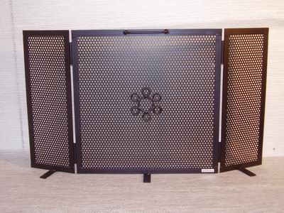 Metallinen kipinäsuoja saranoilla